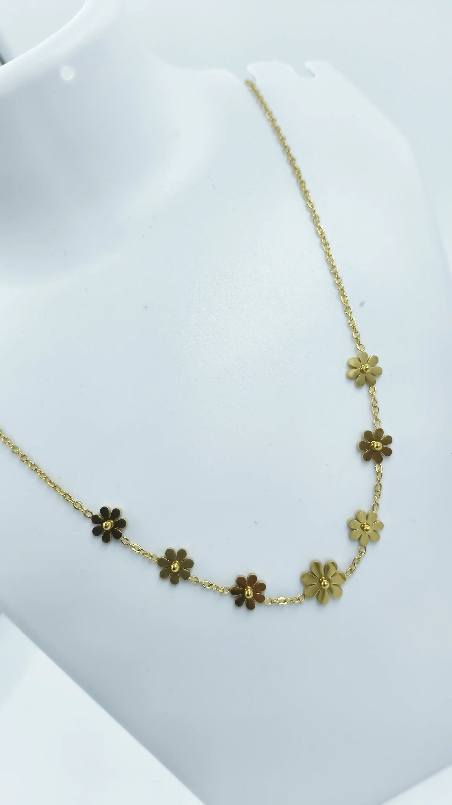 Gold-Plated Floral Necklace – Dainty Flower Chain Design