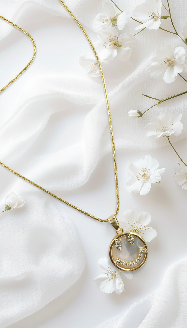 Minimalist Smiley Pendant Necklace – Everyday Style