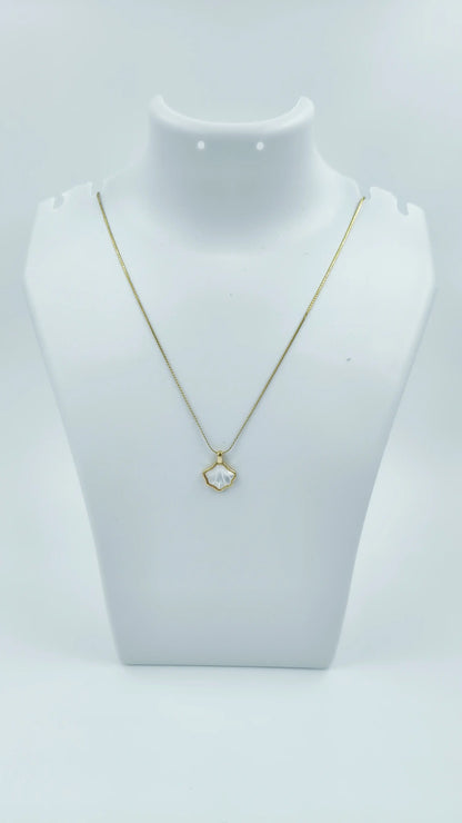 Aira Mother-of-Pearl Blossom Pendant Necklace – Gold Plated